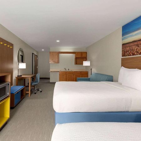 Days Inn By Wyndham Hillsboro Esterno foto