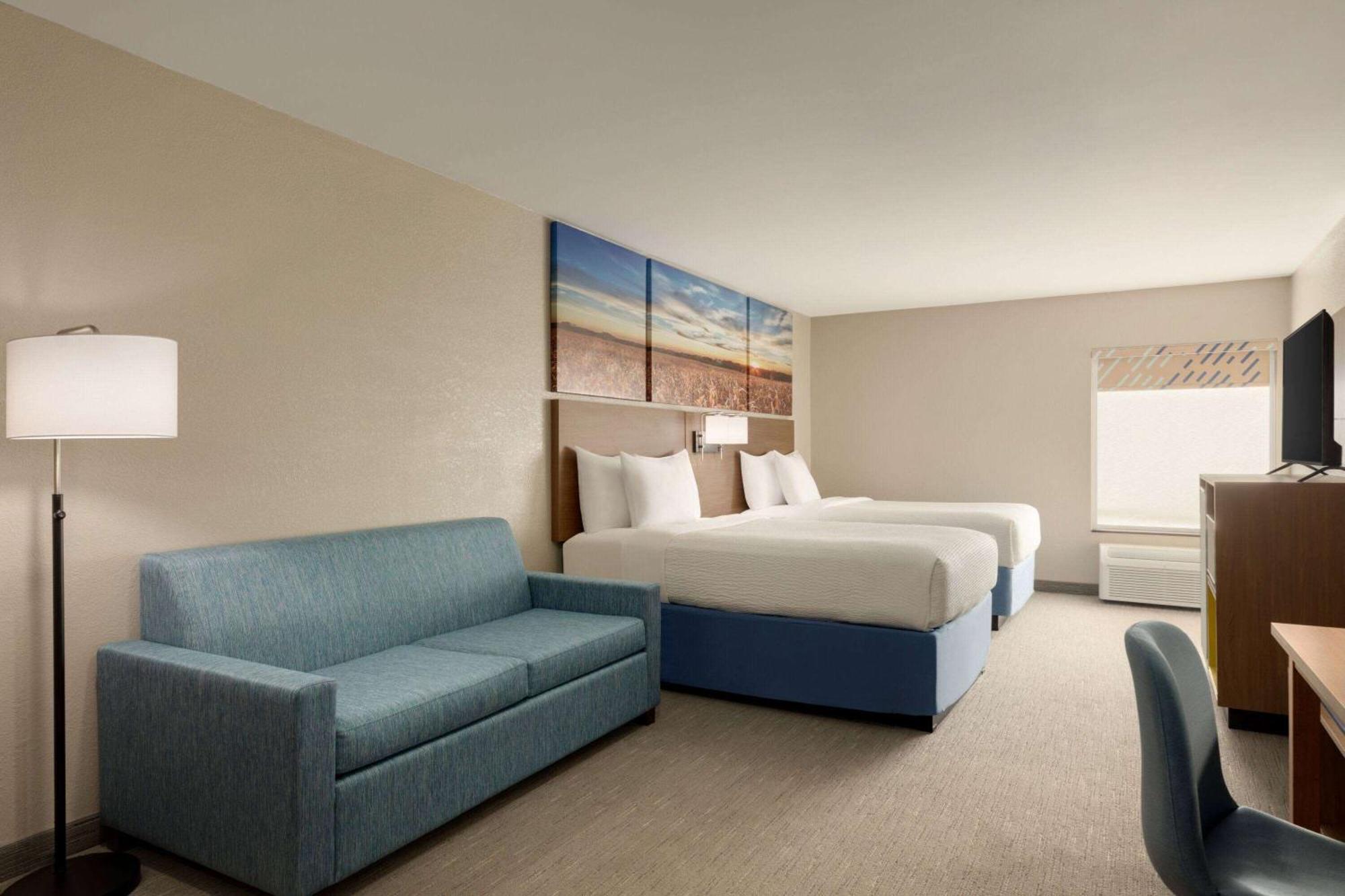 Days Inn By Wyndham Hillsboro Esterno foto