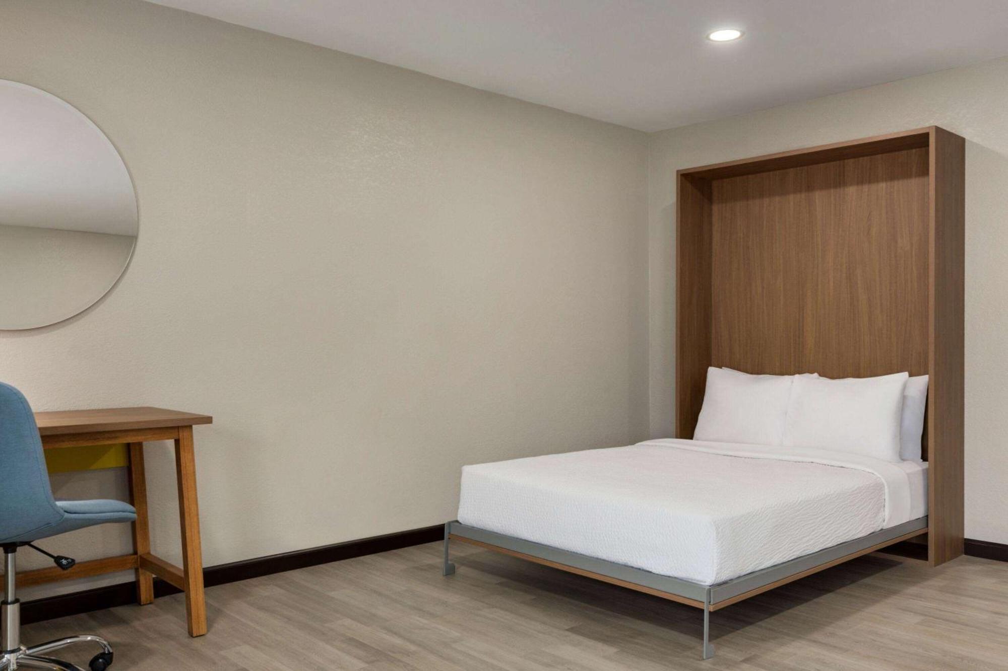 Days Inn By Wyndham Hillsboro Esterno foto