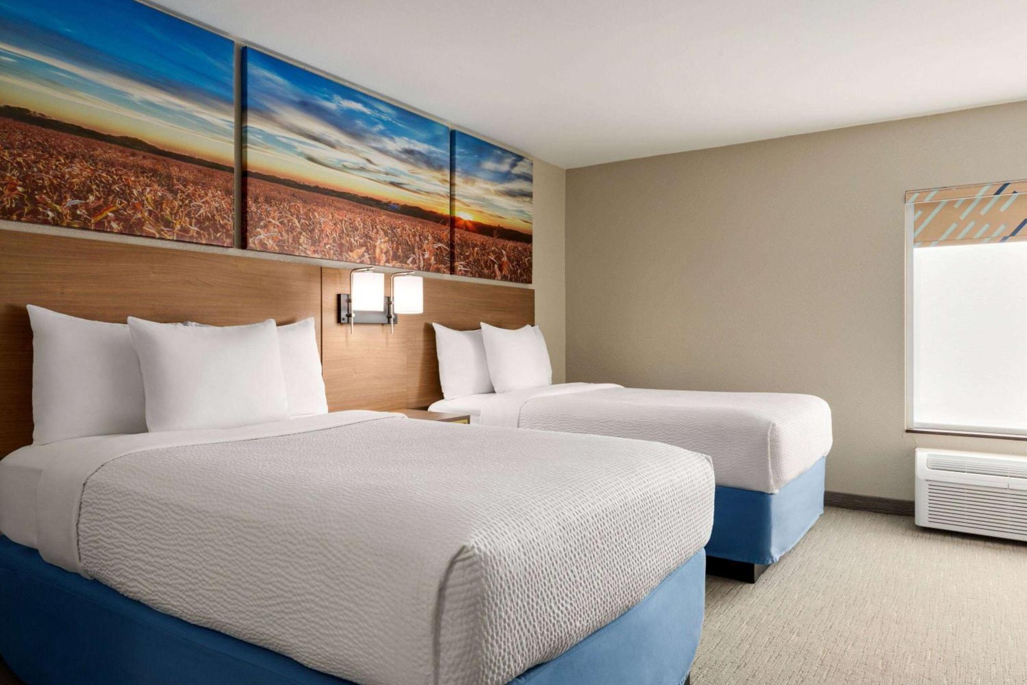 Days Inn By Wyndham Hillsboro Esterno foto