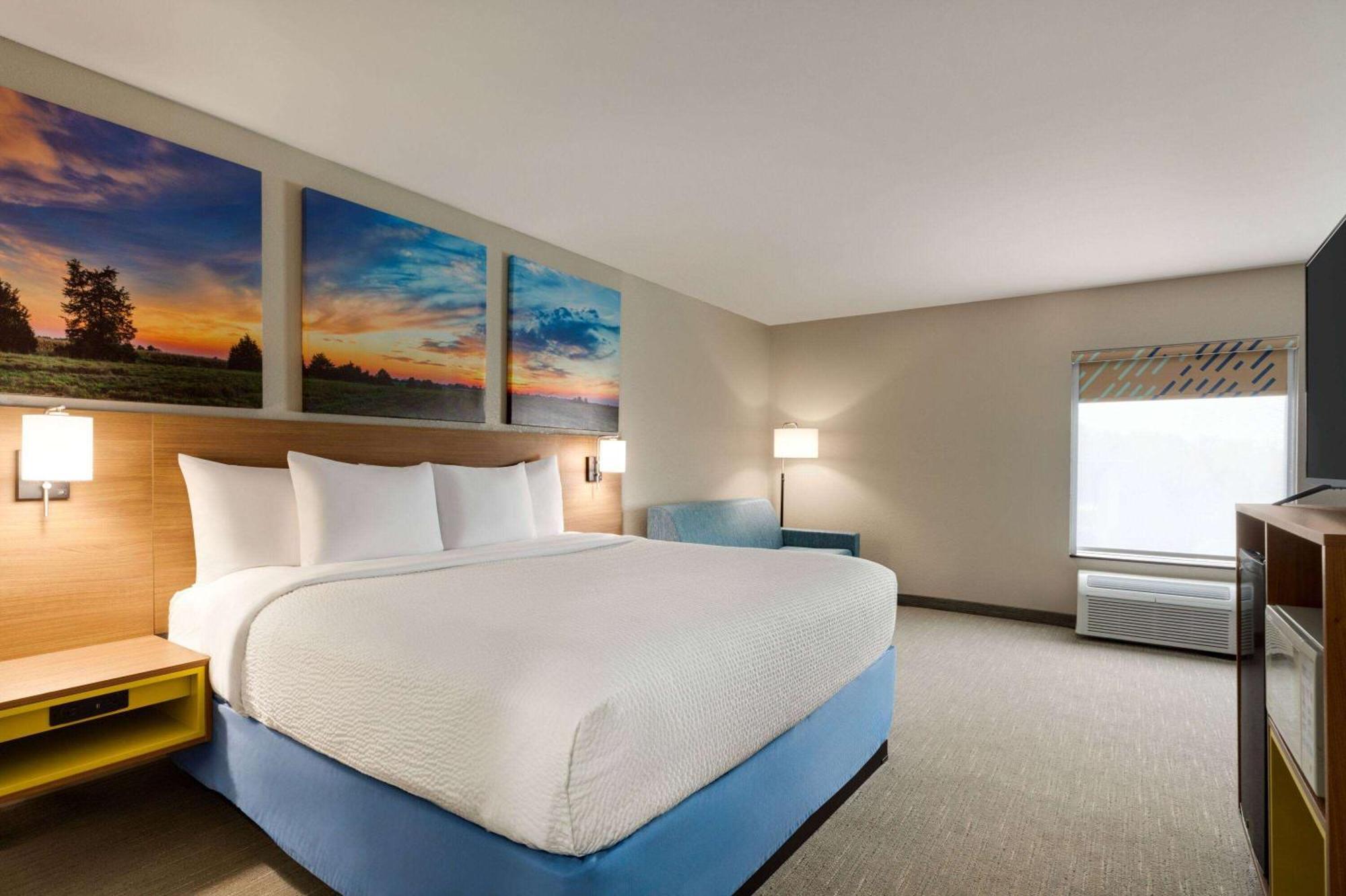 Days Inn By Wyndham Hillsboro Esterno foto