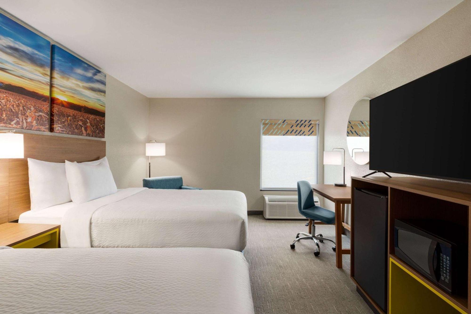 Days Inn By Wyndham Hillsboro Esterno foto
