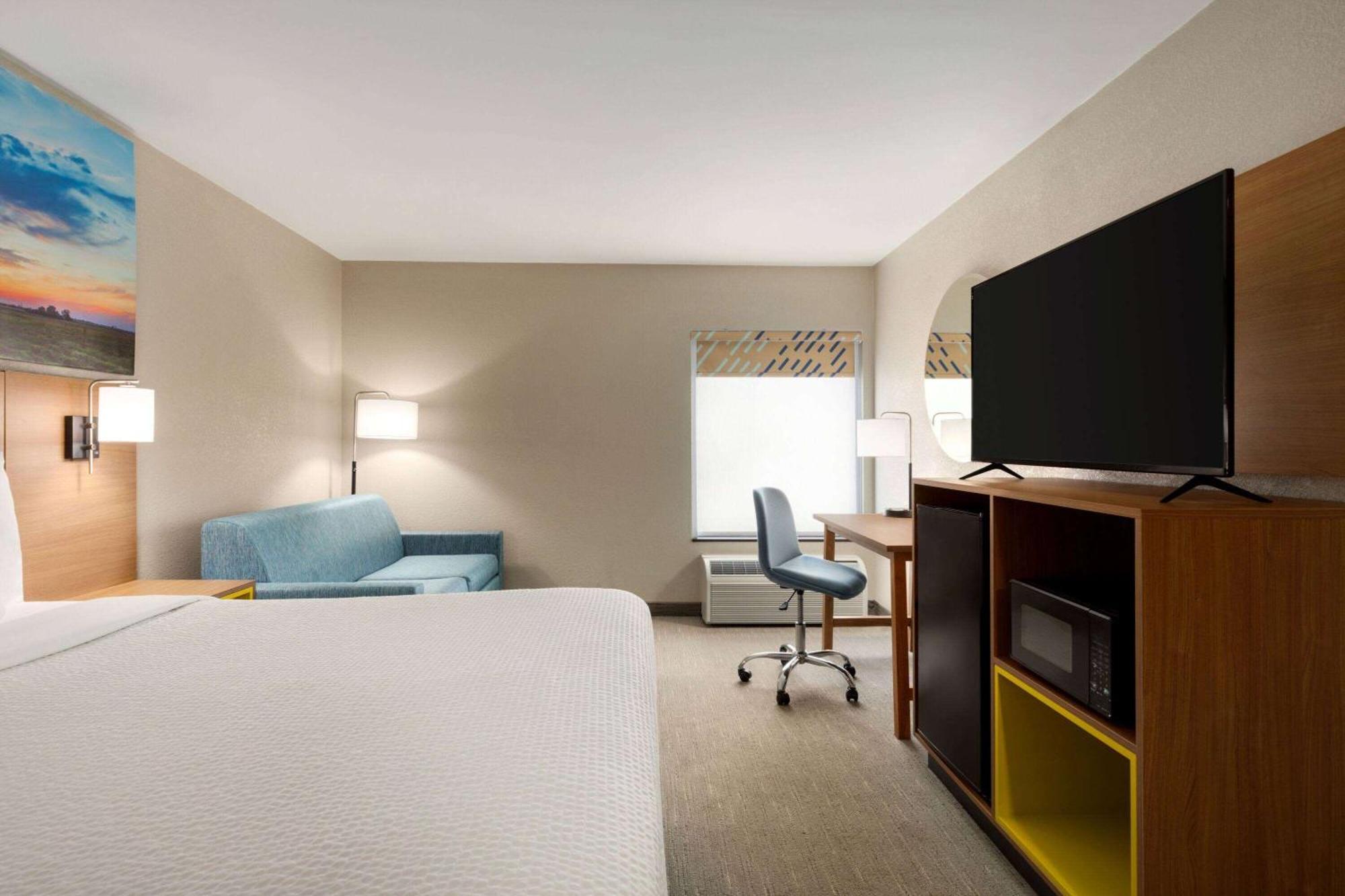 Days Inn By Wyndham Hillsboro Esterno foto