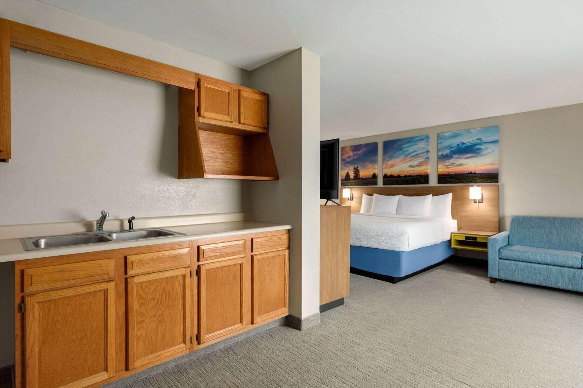 Days Inn By Wyndham Hillsboro Esterno foto
