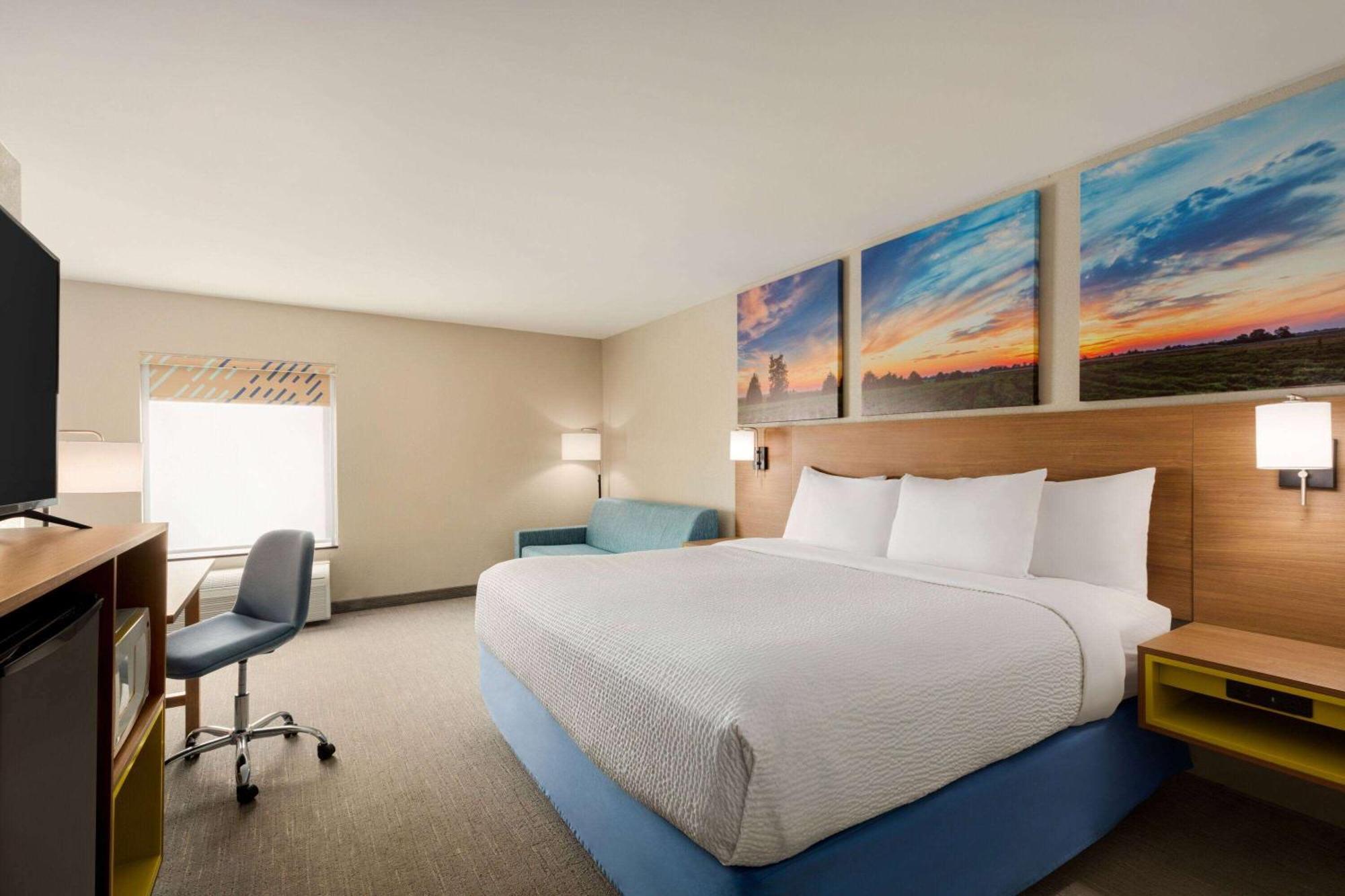 Days Inn By Wyndham Hillsboro Esterno foto