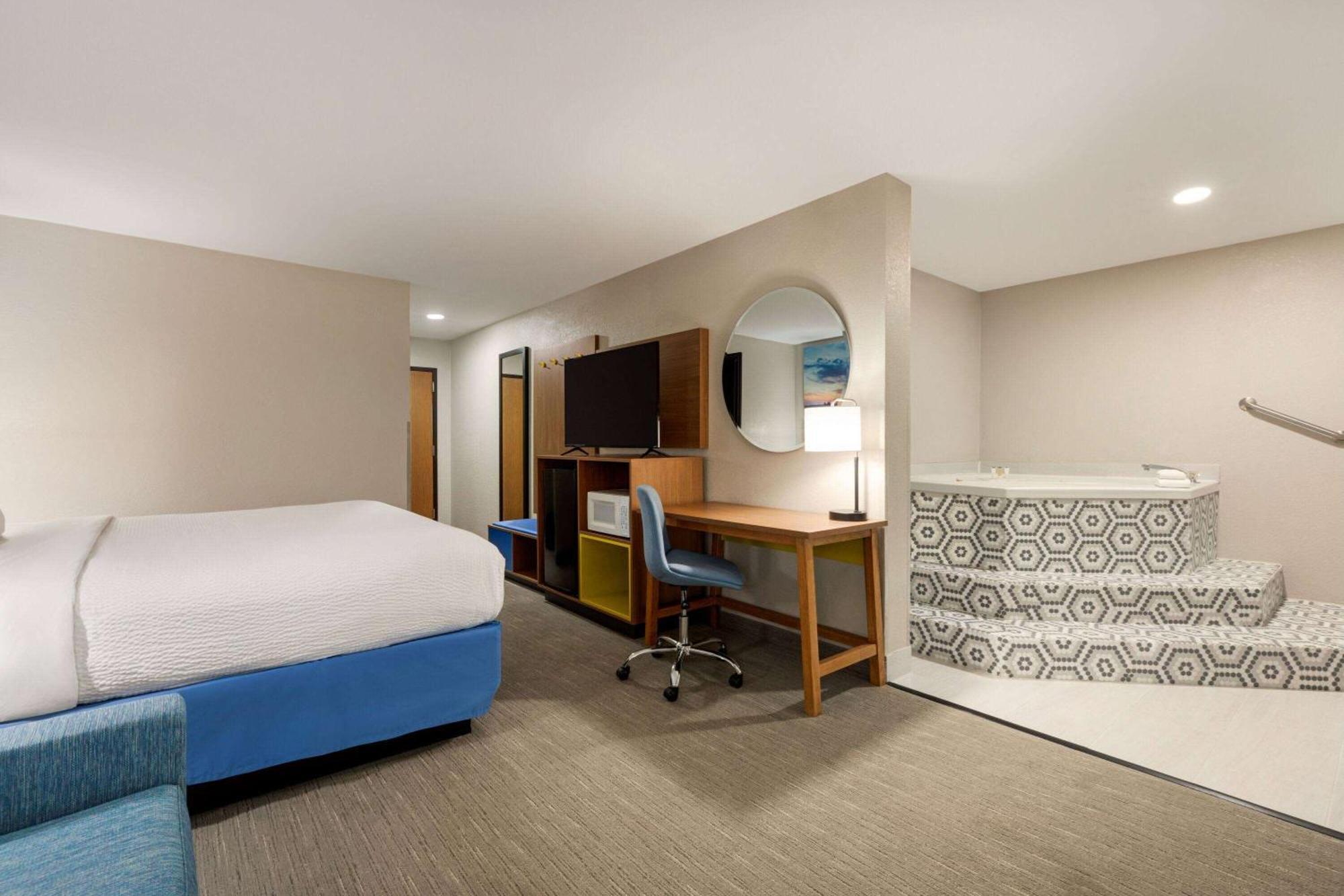 Days Inn By Wyndham Hillsboro Esterno foto