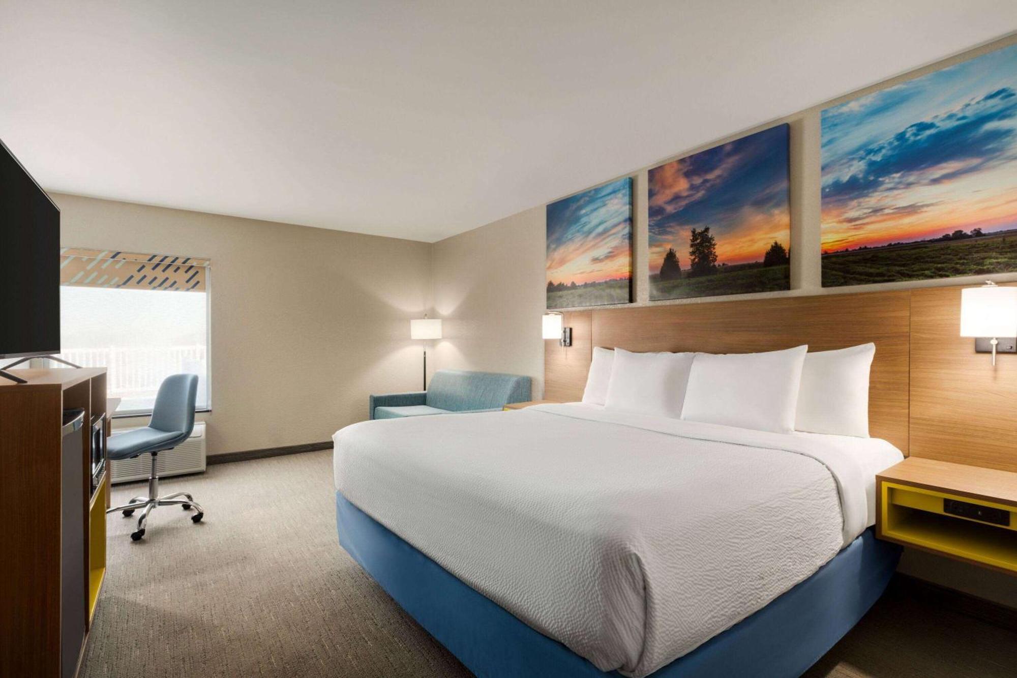 Days Inn By Wyndham Hillsboro Esterno foto