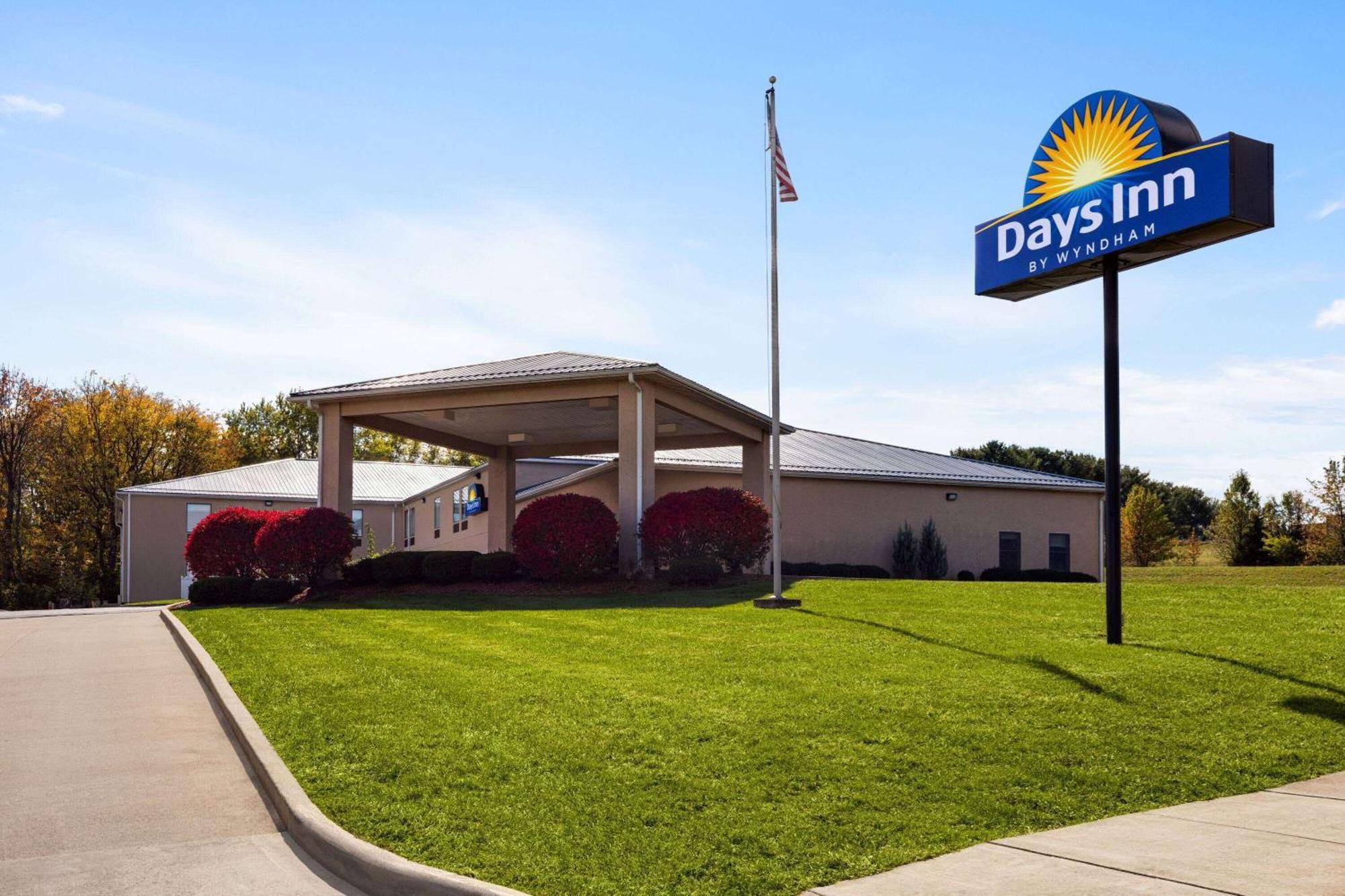 Days Inn By Wyndham Hillsboro Esterno foto